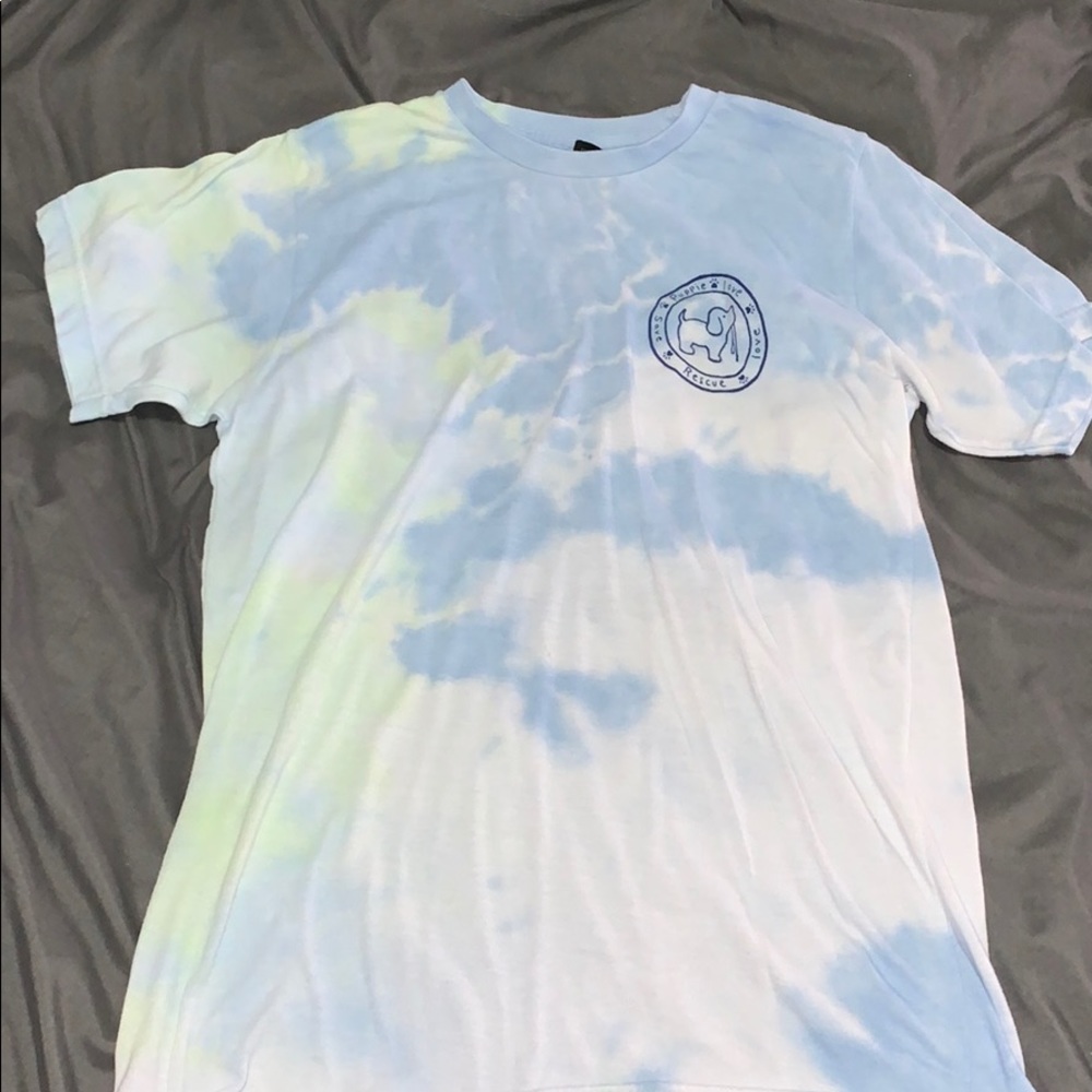 I’m selling this puppies love shirt